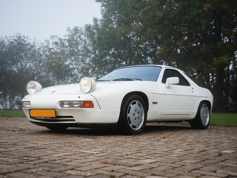1987 Porsche 928 - 4