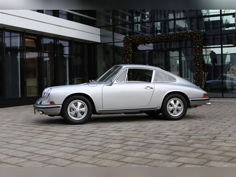 World-Class Restored Porsche 911S Coupe MYC 1967