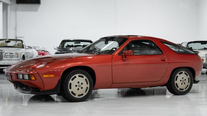 1984 PORSCHE 928 S SUNROOF COUPE (FIVE-SPEED MANUAL)