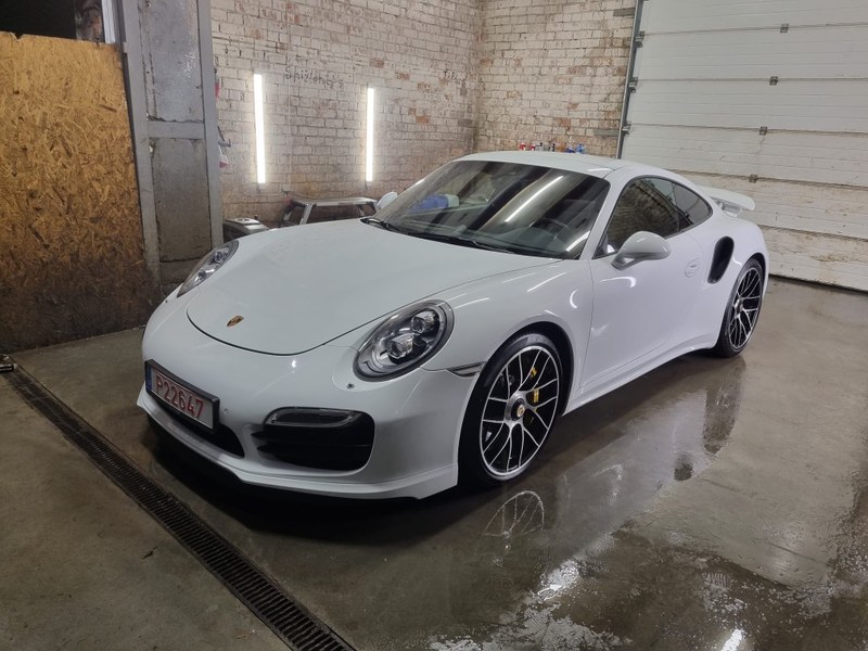2015 Porsche 911 - 7