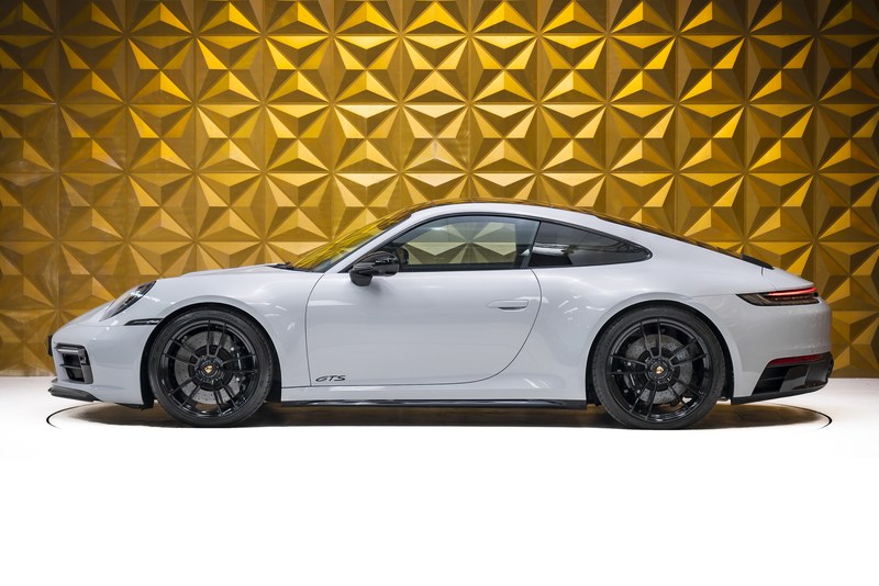 2023 Porsche 911 - 4