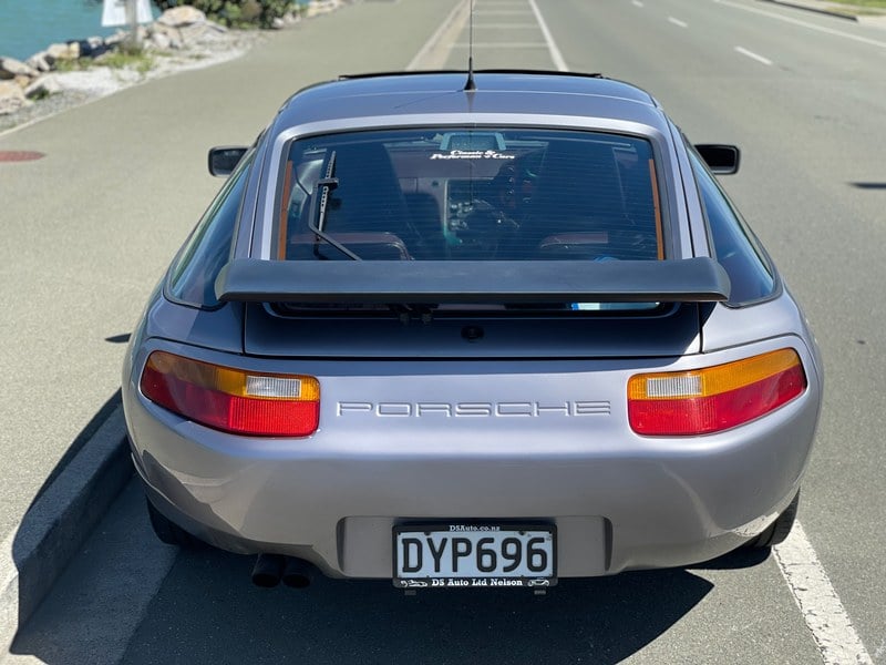 1990 Porsche 928 - 4