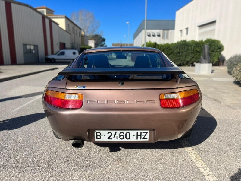 1987 Porsche 928 - 7