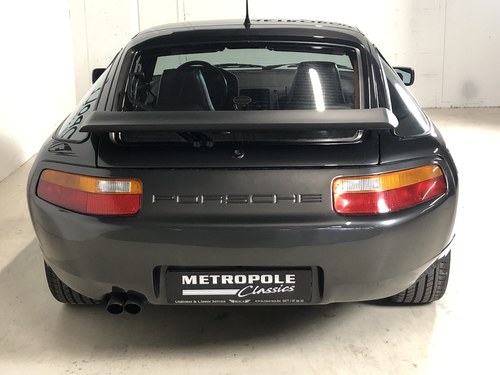 1988 Porsche 928 - 8