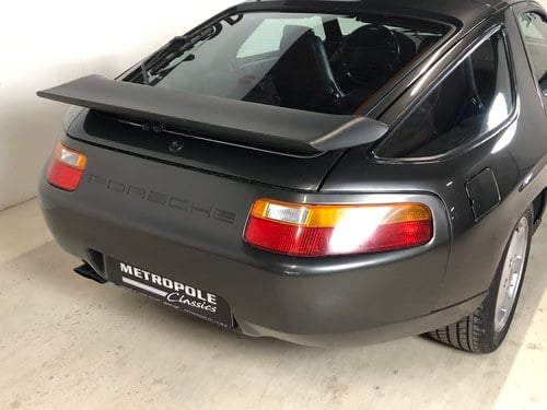 1988 Porsche 928 - 9