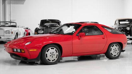 1983 PORSCHE 928 S SUNROOF COUPE (FIVE-SPEED MANUAL)