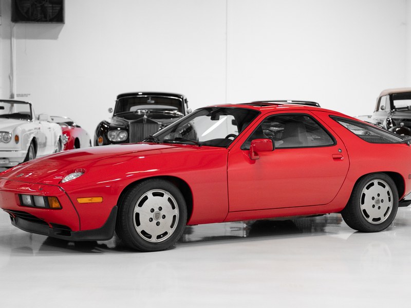 1983 PORSCHE 928 S SUNROOF COUPE (FIVE-SPEED MANUAL)