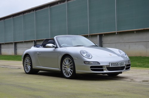 2005 Porsche 911 Carrera C4S Cabriolet Manual. A vendre