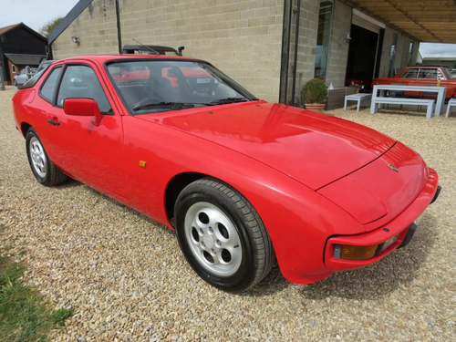 1985 FIRST YEAR OF PRODUCTION IN GUARDS RED A vendre