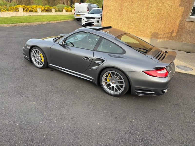 Rapid Classics: Eine Suche. Alle Oldtimer. 16 » Rapid Classics: Eine Suche. Alle Oldtimer. 2010 Porsche 911 997 Turbo S
