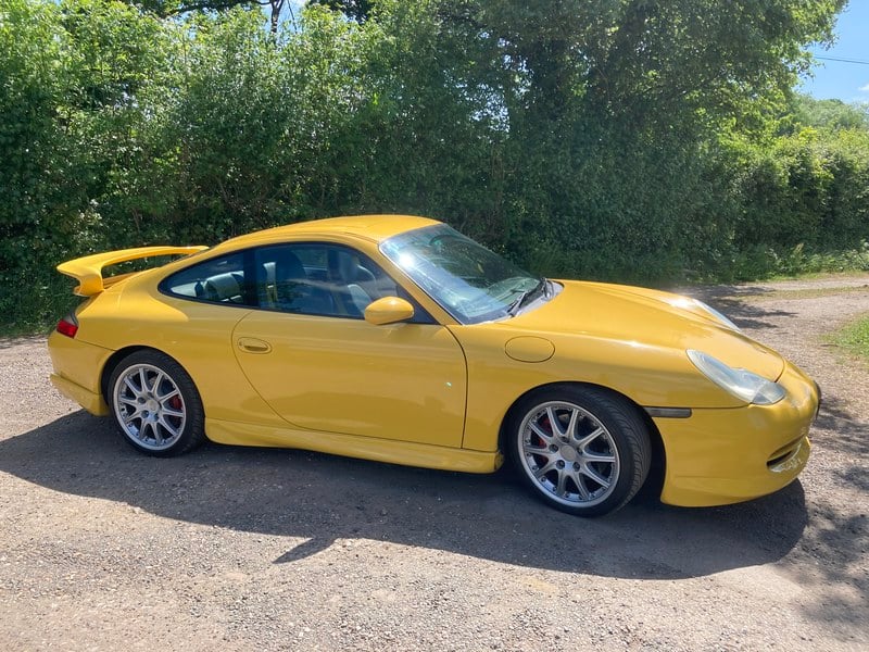 Rapid Classics: Eine Suche. Alle Oldtimer. 29 » Rapid Classics: Eine Suche. Alle Oldtimer. 1999 Porsche 911 996 Carrera 4