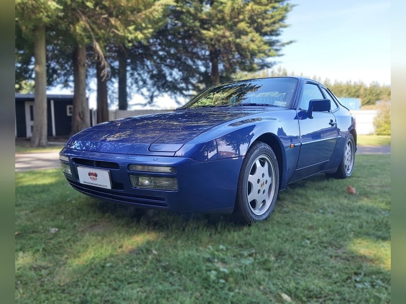 The ‘90s Icon Still Turning Heads!