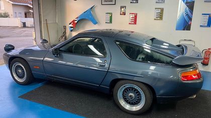 Porsche 928 S4