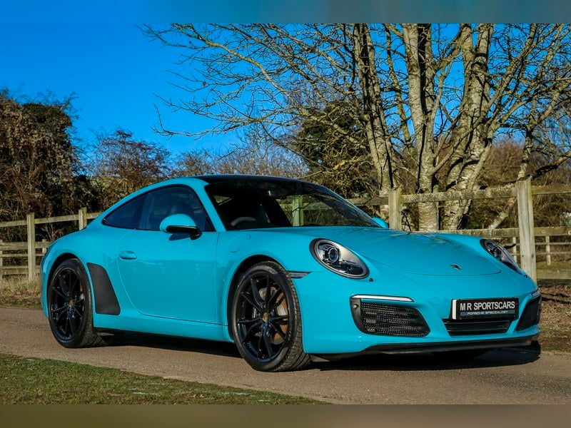 Porsche 911 Carrera Coupe 991.2 Special Order Miami Blue