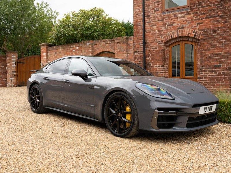 2025 Porsche Panamera Turbo S E-Hybrid