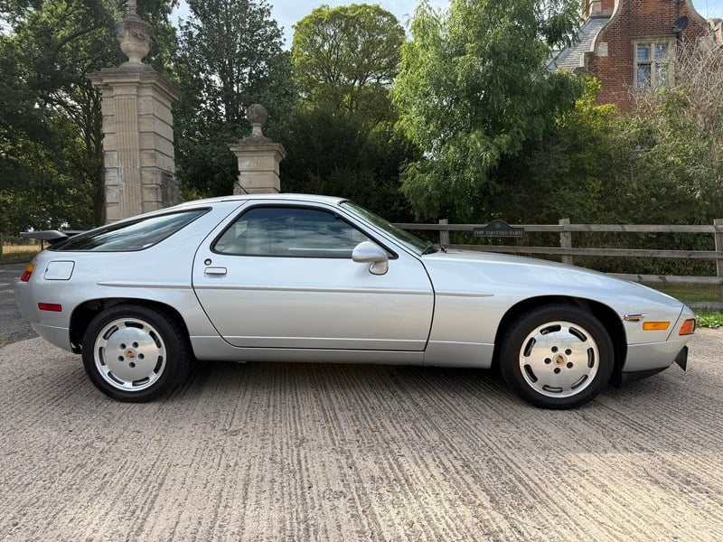 1989 Porsche 928 - 1 1989 Porsche 928 - 1