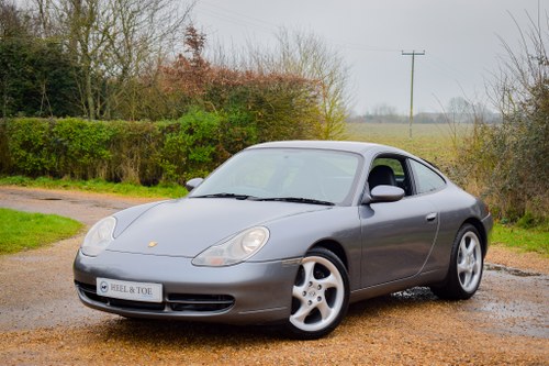 2002 Porsche 911 Carrera 2 Coupe 3.4L Manual VENDU