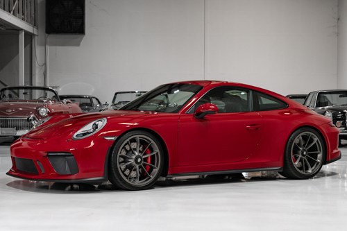 2018 PORSCHE 911 GT3 TOURING COUPE (ONLY 2,778 MILES) VENDU