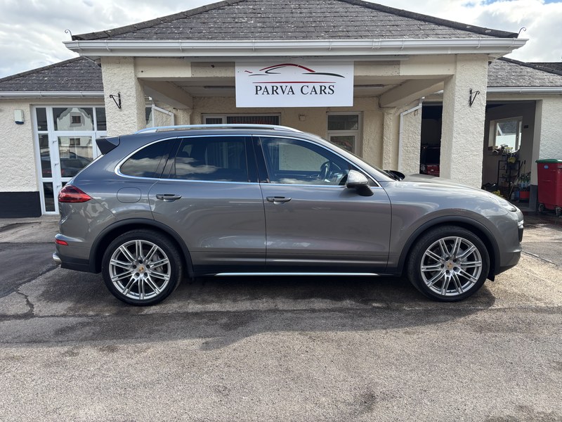 2016 Porsche Cayenne - 1 2016 Porsche Cayenne - 1
