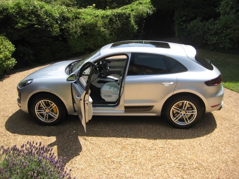 2015 Porsche Macan - 2 2015 Porsche Macan - 2