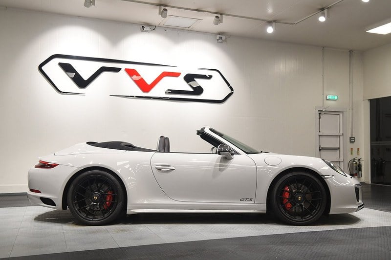 2018 Porsche 911 - 2 2018 Porsche 911 - 2