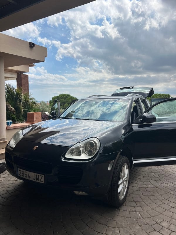 2005 Porsche Cayenne - 1 2005 Porsche Cayenne - 1