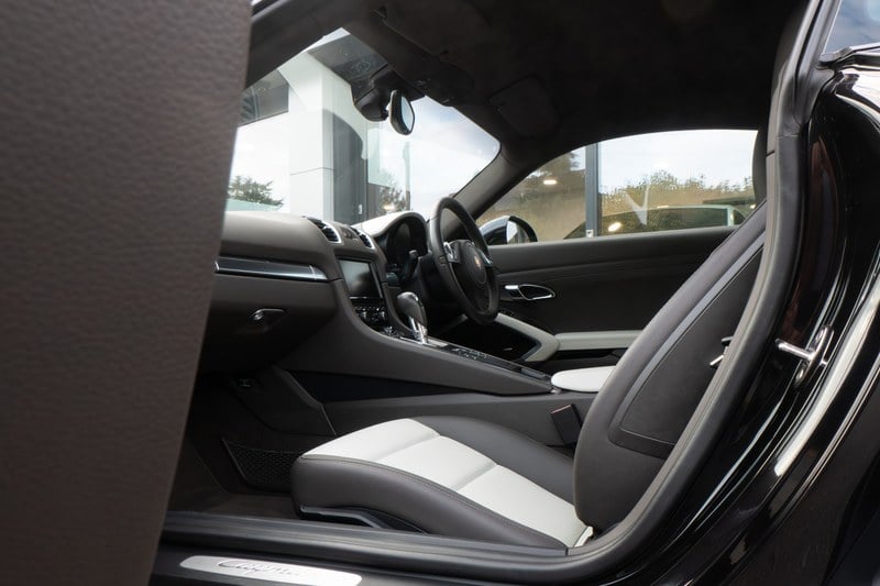 2013 Porsche Cayman - 2 2013 Porsche Cayman - 2