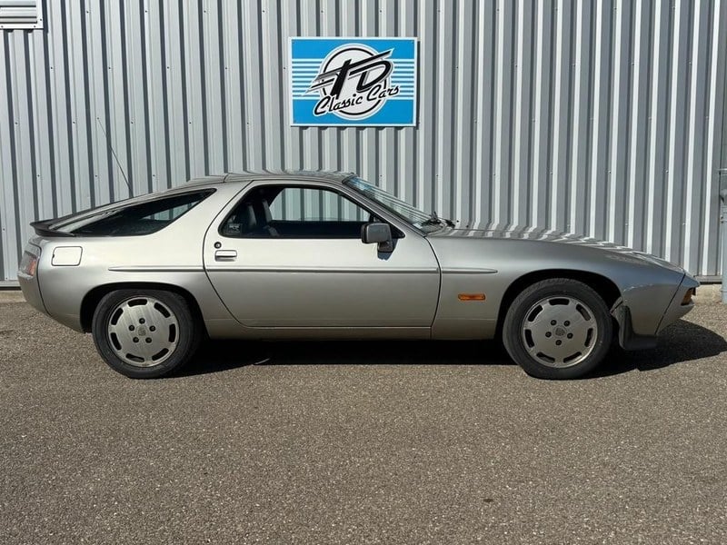 1984 Porsche 928 - 2 1984 Porsche 928 - 2