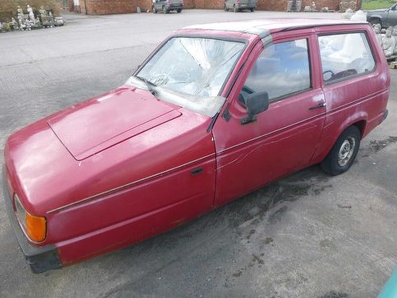 Reliant Robin LX Red