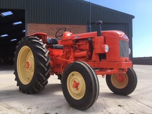 1956 Renault R7055 Tractor at Morris Leslie Auctions 18th August In vendita all'asta