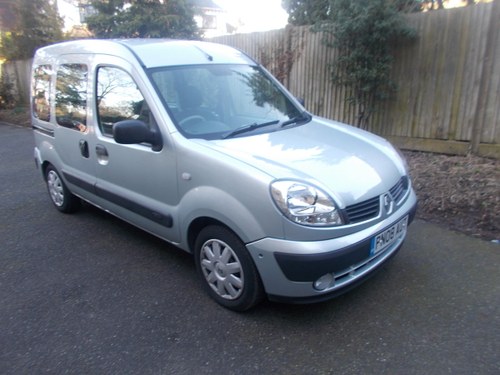 2008 RENAULT KANGOO AUTOMATIC WHEELCHAIR ACCESS ONLY 11,OOO MILES In vendita