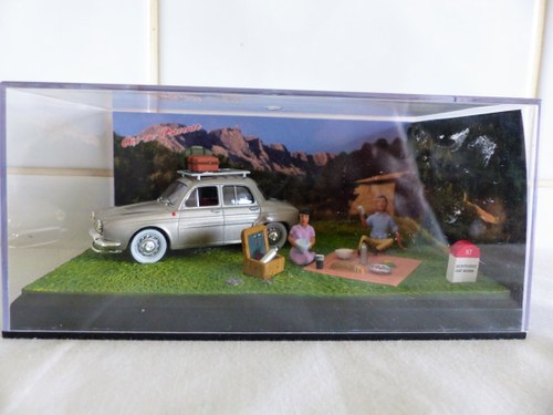 "Renault Dauphine-Diorama 1:43 scale Picnic" In vendita