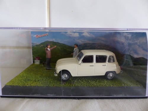 RENAULT 4L DIORAMA 1:43 SCALE MODEL IN CASE For Sale