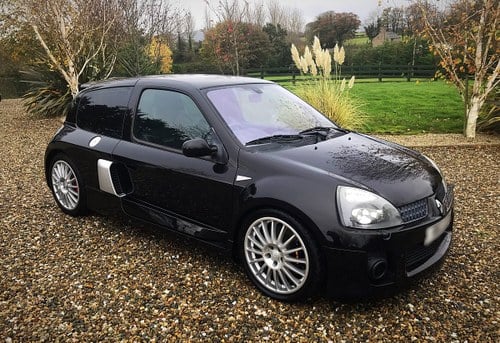 2004 RENAULT CLIO V6 RENAULTSPORT 255 PHASE 2 - FSH - PX VENDU