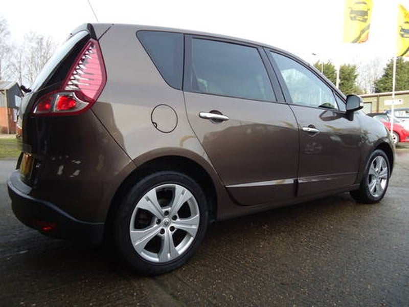 LOW MILEAGE DIESEL SCENIC/FACTORY COLOUR SAT NAV