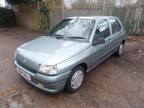 1991 RENAULT CLIO AUTOMATIC ONLY 28 ,079 MILES FROM NEW  In vendita