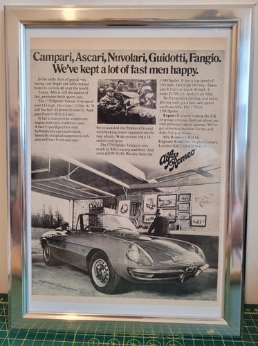 1975 Original 1969 Alfa Romeo Spider Framed Advert In vendita