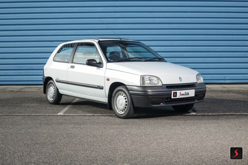 1996 Bargain Retro/Classic with just 4000 miles from new! In vendita