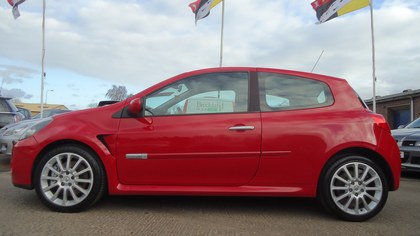 LOW MILEAGE/LOW 2 OWNERS TOTAL CLIO RENAULTSPORT 197