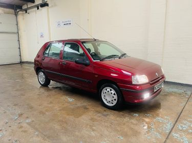 Picture of Mrk1 Renault Clio 1.4 RT automatic in immaculate condition l