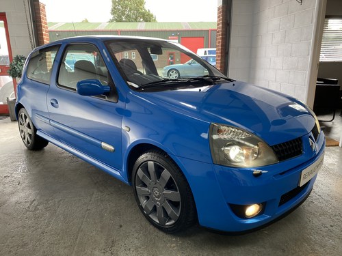 2004 A STUNNING Racing Blue Renaultsport Clio 182 both CUP PACKS! In vendita