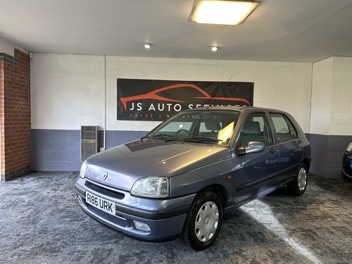 1997 Renault clio rt 1.4 auto In vendita