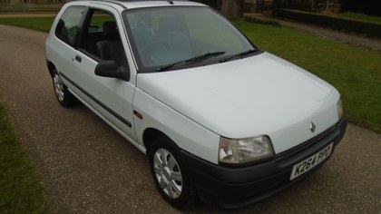 1993 Renault Clio RN 1171cc only 17000 miles from new.