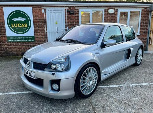 2005 Renault Clio Sport V6 (Phase 2) 255PS - IMMACULATE Te koop