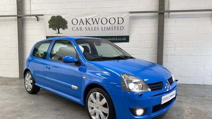 A 1 OWNER Racing Blue Renaultsport Clio 182 with just 29K!!!