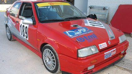 Renault 19 for race