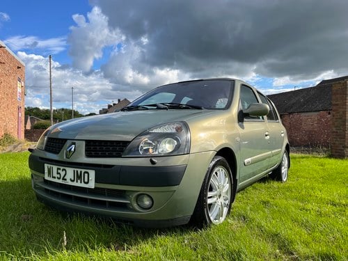 Renault Clio Initiale Paris 1.6 16V Manual