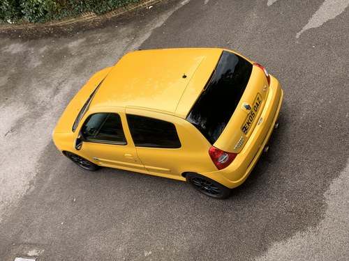 Liquid Yellow Renault Clio 182 FF