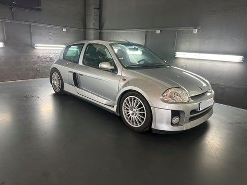 RENAULT Clio II V6 24S 230 RS - 2002 Kaufen Bei
