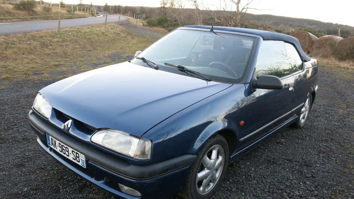 1995 Renault 19 Convertible Blue Manual, 5 speed Left Hand Drive in ...